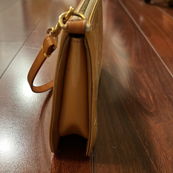 Vintage Louis Vuitton Beige Monogram Vernis Leather Lexing purse - Picture 3 of 8